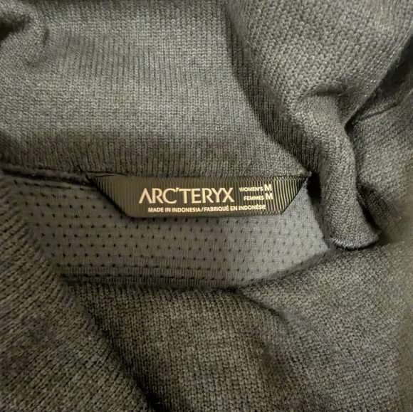 🌟40% OFF SALE Arc'teryx Navy Blue Laina Fleece Cowl Neck Sweater - Picture 4 of 7